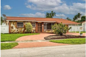 1030 W 53rd Ter, Hialeah, FL 33012 - MLS#F10528309