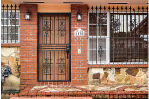 1030 W 53rd Ter, Hialeah, FL 33012 - MLS#F10528309