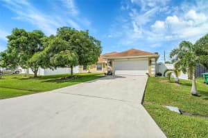 886 SE Proctor Ln, Port Saint Lucie, FL 34983 Sold 11/03/25