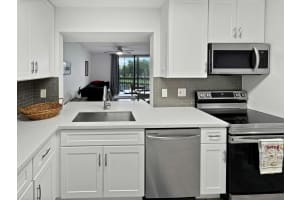 5160 Las Verdes Cir 324, Delray Beach, FL 33484 Sold 10/29/25