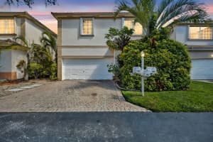 1231 Hayes St, Hollywood, FL 33019 - MLS#F10528472