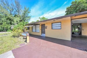 1390 NE 39th St, Pompano Beach, FL 33064 - MLS#F10528554