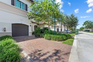 4222 E Dixie Hwy 82, Oakland Park, FL 33334 - MLS#F10528572