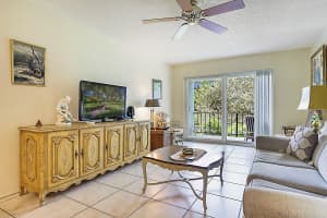 3002 NE 5th Ter 215B, Wilton Manors, FL 33334 - MLS#F10528704