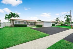 949 SE 10th Ct, Pompano Beach, FL 33060 - MLS#F10528724