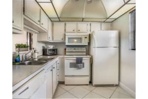 4705 NW 35th St 411, Lauderdale Lakes, FL 33319 - MLS#F10528774