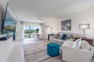 9411 Hollybrook Lake Drive, Pembroke Pines, FL 33025 - MLS#F10528964