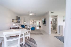 9411 Hollybrook Lake Drive, Pembroke Pines, FL 33025 - MLS#F10528964