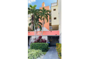 8235 Lake Dr, Doral, FL 33166 - MLS#F10529017