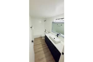 8235 Lake Dr, Doral, FL 33166 - MLS#F10529017