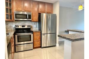 809 W Oakland Park Blvd J12, Oakland Park, FL 33311 - MLS#F10529120