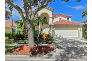 4032 Pinewood Ln, Weston
