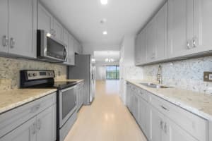 550 SW 137th Ave 401L, Pembroke Pines, FL 33027 - MLS#F10529245