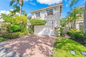 1085 W Lake St, Hollywood, FL 33019 - MLS#F10529406