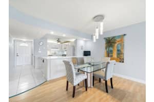 9423 Hollybrook Lake Drive, Pembroke Pines, FL 33025 - MLS#F10529437