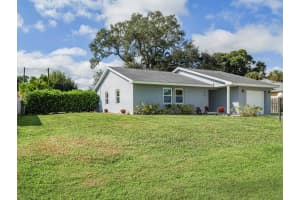 2725 1st Lane, Vero Beach, FL 32968 - MLS#F10529764
