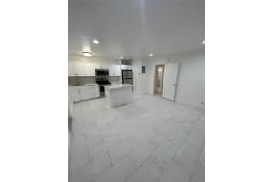 212 SW 22nd St 4, Fort Lauderdale, FL 33315 - MLS#F10530144