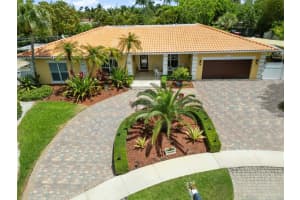 16686 Golfview Dr, Weston
