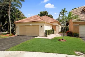 2687 Oak Park Cir, Davie