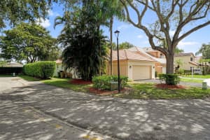 2687 Oak Park Cir, Davie, FL 33328 Sold 12/15/25