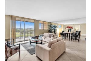 3300 W Rolling Hills Cir 705, Davie, FL 33328 - MLS#F10530466