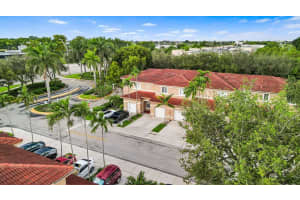 7923 N Southwood Cir, Davie, FL 33328 - MLS#F10530539