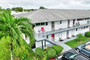 1112 Lake Ter 202, Boynton Beach