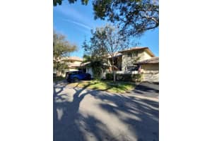 1800 NE 39th Ct 1001, Pompano Beach, FL 33064 - MLS#F10530651