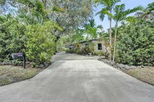 1613 SW 12th Ct, Fort Lauderdale, FL 33312 - MLS#F10530660