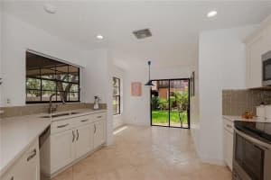 9329 W Sunrise Boulevard 9329, Plantation, FL 33322 - MLS#F10530708