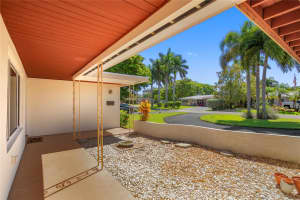 1777 NE 46th St, Oakland Park, FL 33334 Sold 12/04/25