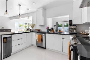 8580 NW 11th Ct, Pembroke Pines, FL 33024 - MLS#F10530874