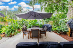 718 N Lakeside Dr, Lake Worth Beach, FL 33460 Sold 12/09/25