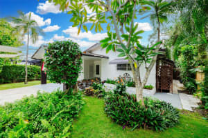 718 N Lakeside Dr, Lake Worth Beach, FL 33460 Sold 12/09/25