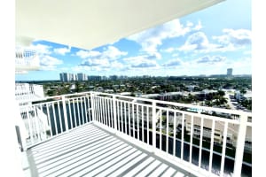 427 Golden Isles Dr 14b, Hallandale Beach 427 Golden Isles Dr 14b, Hallandale Beach