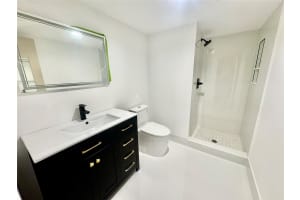 427 Golden Isles Dr 14B, Hallandale Beach, FL 33009 - MLS#F10530970