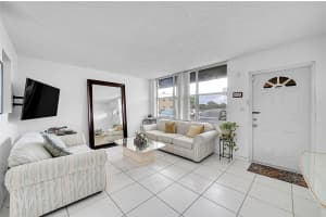 9061 Sunrise Lakes Boulevard, Sunrise, FL 33322 - MLS#F10531137