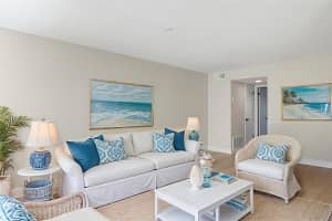 18 Vista Gardens Trl 105, Vero Beach
