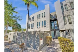 703 SE 16th Ct 703, Fort Lauderdale, FL 33316 - MLS#F10531145