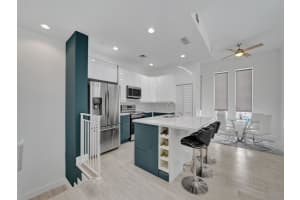 703 SE 16th Ct 703, Fort Lauderdale, FL 33316 - MLS#F10531145