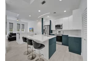 703 SE 16th Ct 703, Fort Lauderdale, FL 33316 - MLS#F10531145