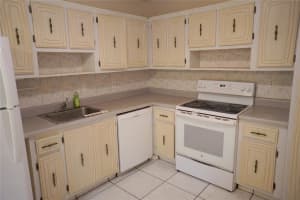 2821 Somerset Drive, Lauderdale Lakes, FL 33311 - MLS#F10531246