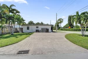 90 NE 26th St, Wilton Manors, FL 33305 - MLS#F10531274