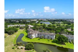 555 Oaks Ln 112, Pompano Beach, FL 33069 - MLS#F10531326