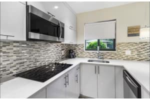 320 NE 15th Ave 2, Fort Lauderdale, FL 33301 - MLS#F10531385