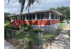 301 Avenue L, Moore Haven, FL 33471 - MLS#F10531410