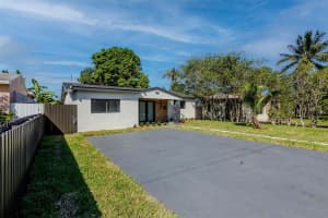 2633 Taft St, Hollywood, FL 33020 - MLS#F10531537