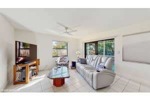 2113 NE 11th Ave 2113, Wilton Manors, FL 33305 - MLS#F10531676