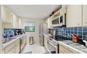 2113 NE 11th Ave 2113, Wilton Manors, FL 33305 - MLS#F10531676