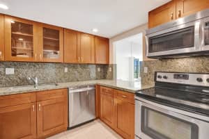 1000 Parkview Dr 905, Hallandale Beach, FL 33009 - MLS#F10531836